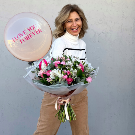 זר שמעלה חיוך עם בלון באבלס