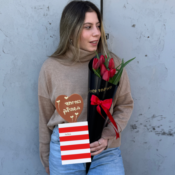 קונוס טוליפים עם לב על מקל וכרטיס ברכה קונוס טוליפים עם לב על מקל וכרטיס ברכה