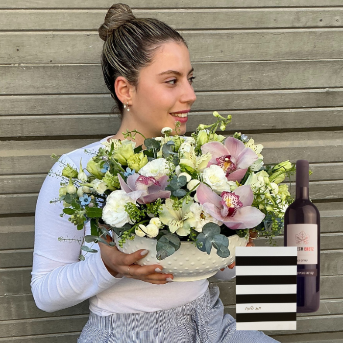 פסח שמח עם יין וכרטיס ברכה