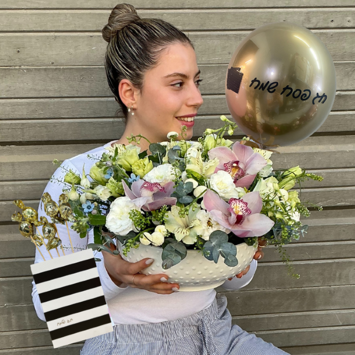 פסח שמח עם בלון שוקולד וכרטיס ברכה