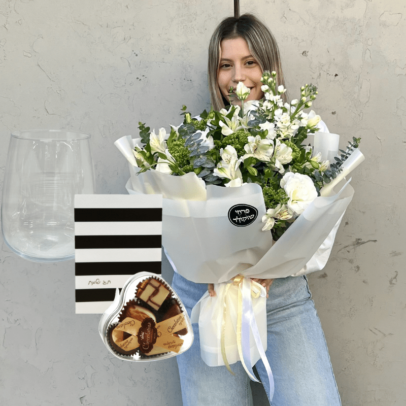 שלווה לבנה עם שוקולד אגרטל וכרטיס ברכה