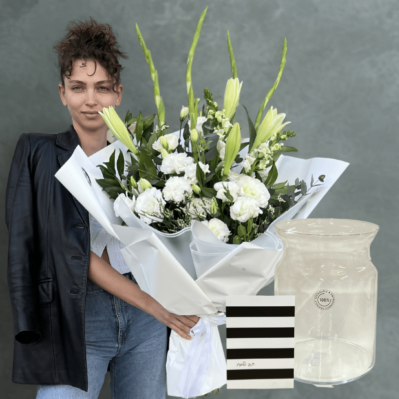 חגיגה בלבן עם אגרטל וכרטיס ברכה