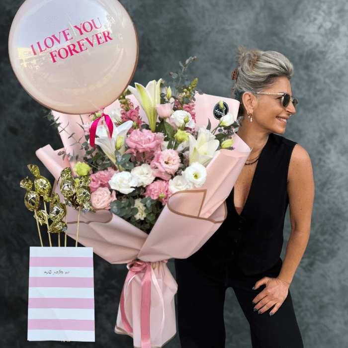 כובש עולמות עם בלון באבל פרלינים וכרטיס ברכה