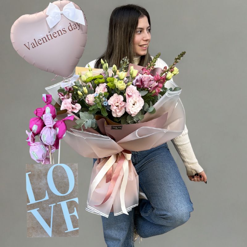 גולי עם בלון , כרטיס ברכה ושוקולדים