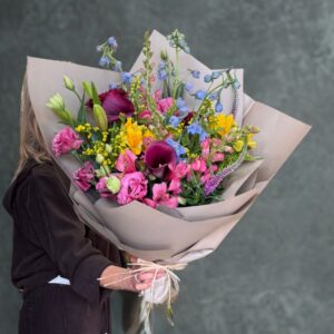 זר פרחים אביב צבעוני