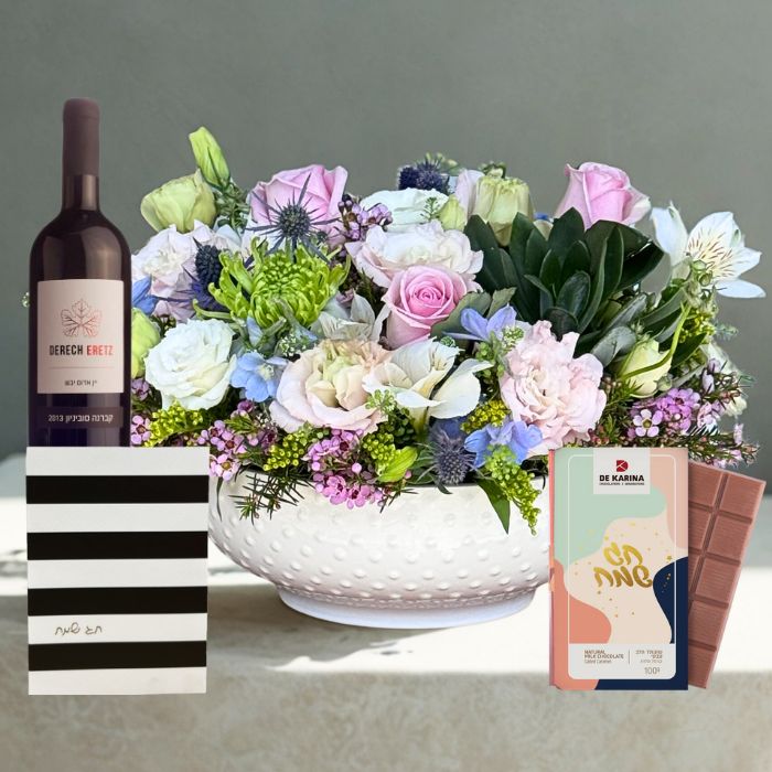 אביב יוקרתי- פררחים, יין שוקולד וכרטיס