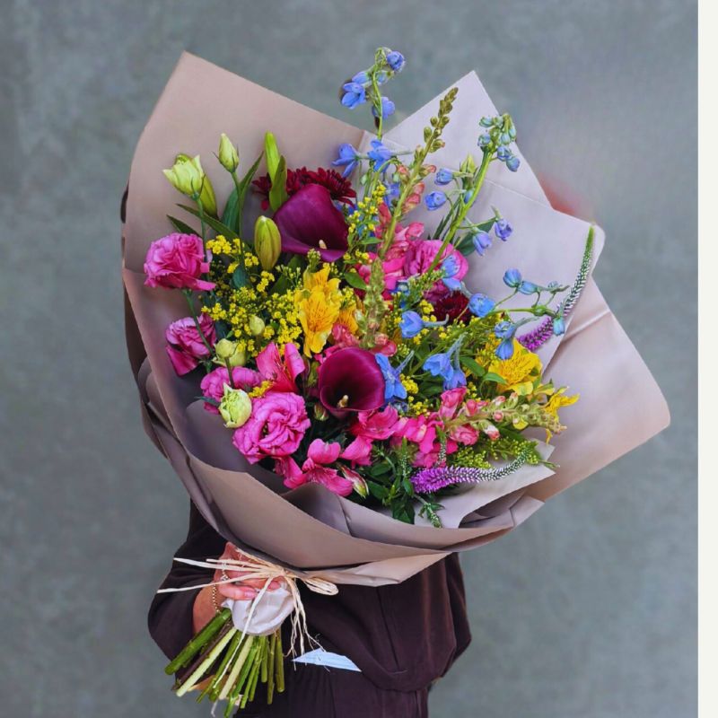 זר פרחים אביב צבעוני